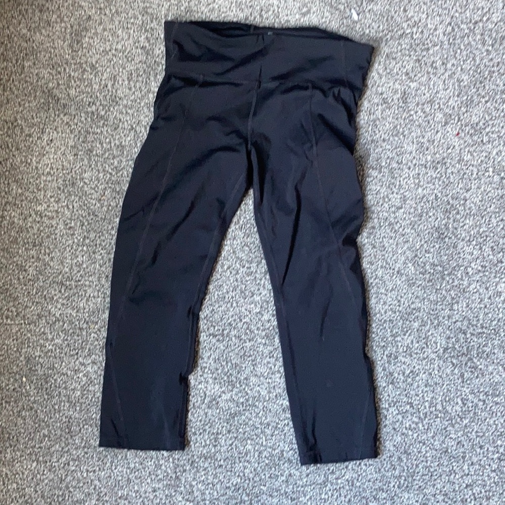 Black Gap Fit Capris
